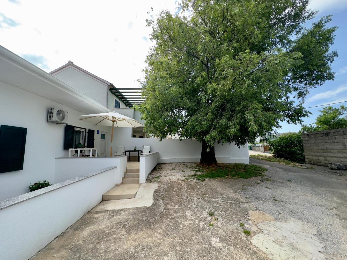 Matek Family & Studio Apartment Рованиска Екстериор снимка