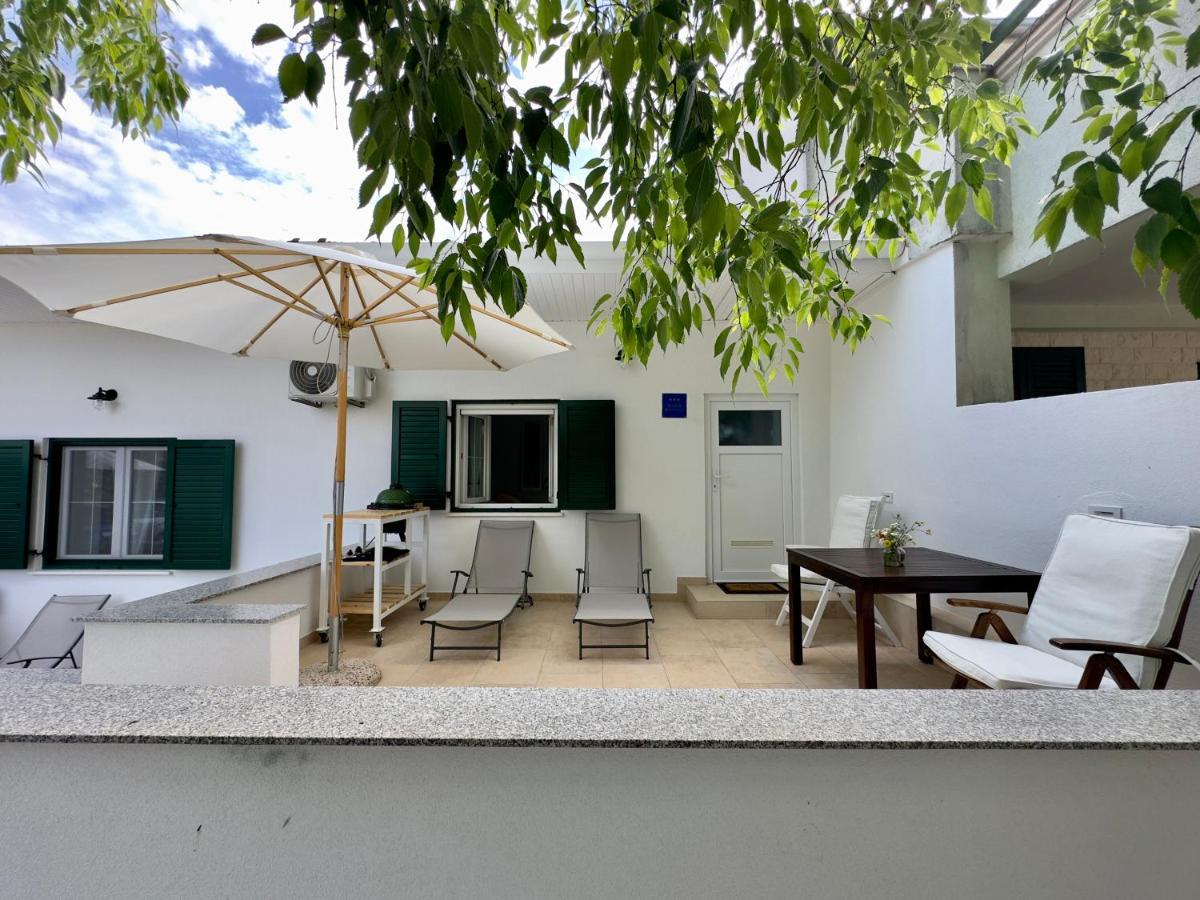 Matek Family & Studio Apartment Рованиска Екстериор снимка
